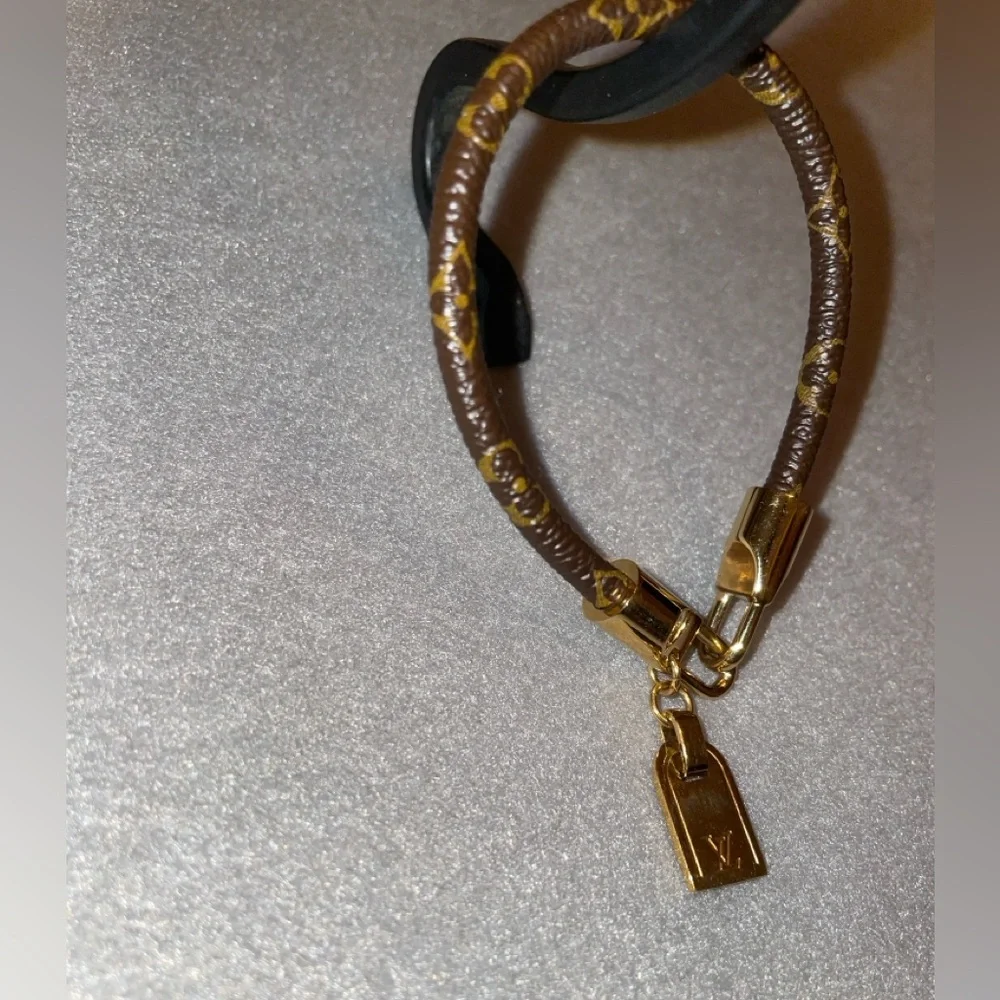 LV Monogram Bracelet Jewelry AV Show Louis Vuitton Bracelet - Picture 11 of 15